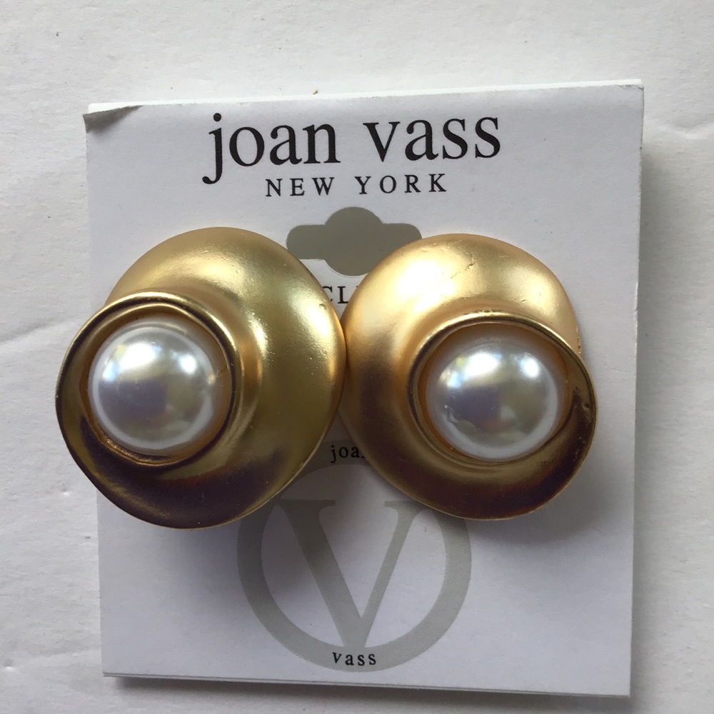 JOAN VASS GOLDTONE FAUX PEARL BUTTON EARRINGS NWT